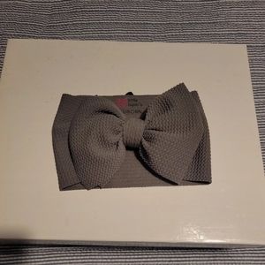 Newborn head bow by little lopers